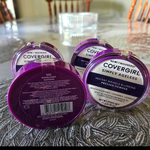 BIG PRICE DROP!! Covergirl Simply Ageless Wrinkle Blurring Powder, Translucent - Picture 2 of 2